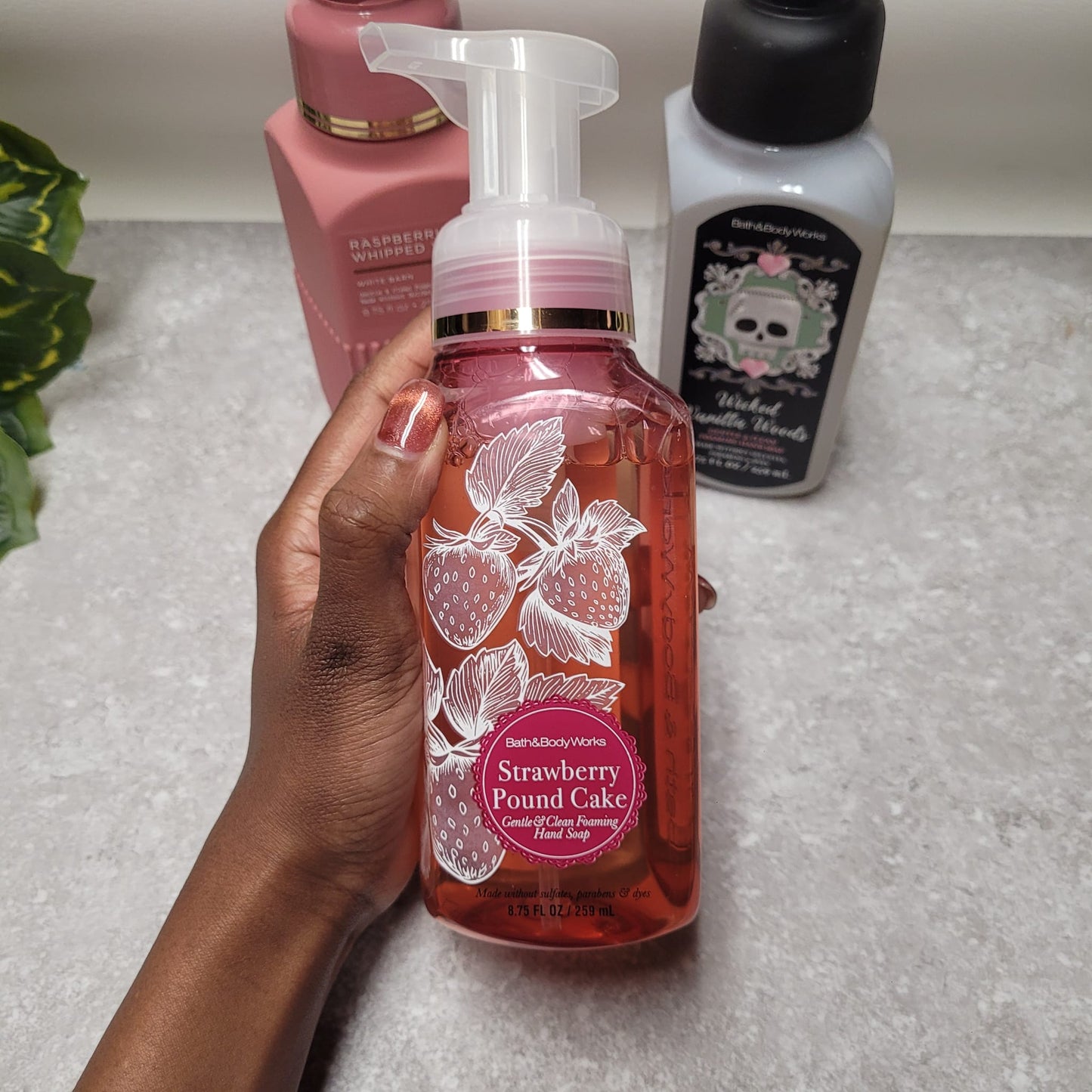 Bath & Body Works Strawberry Pound Cake Foaming Hand Wash (259 ml)