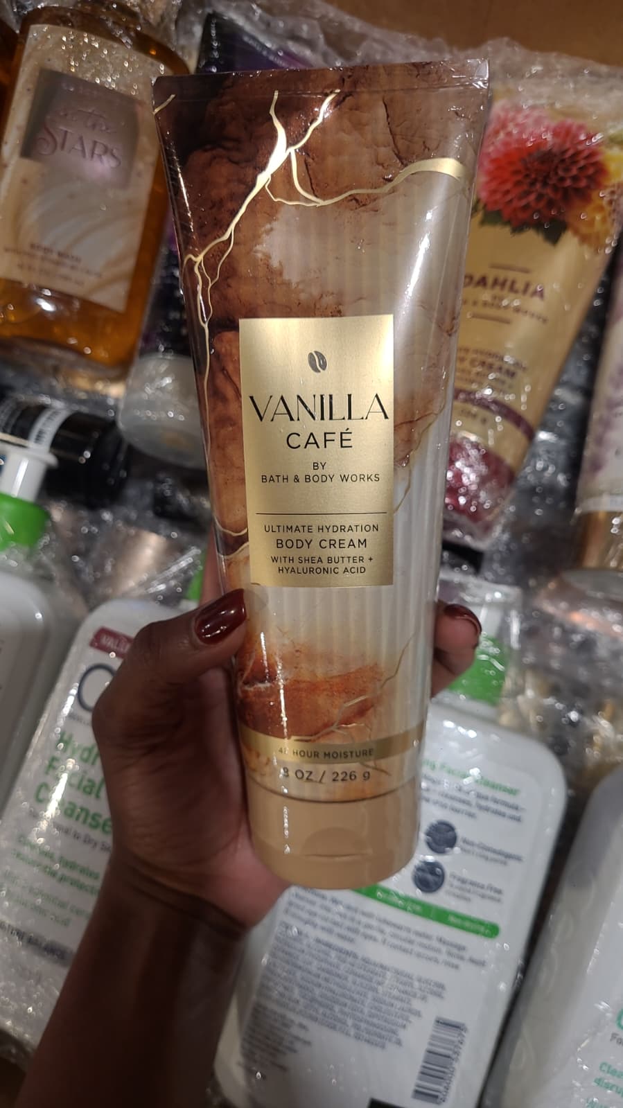 Bath & Body Works Vanilla Cafe Ultimate Hydration Body Cream 226g