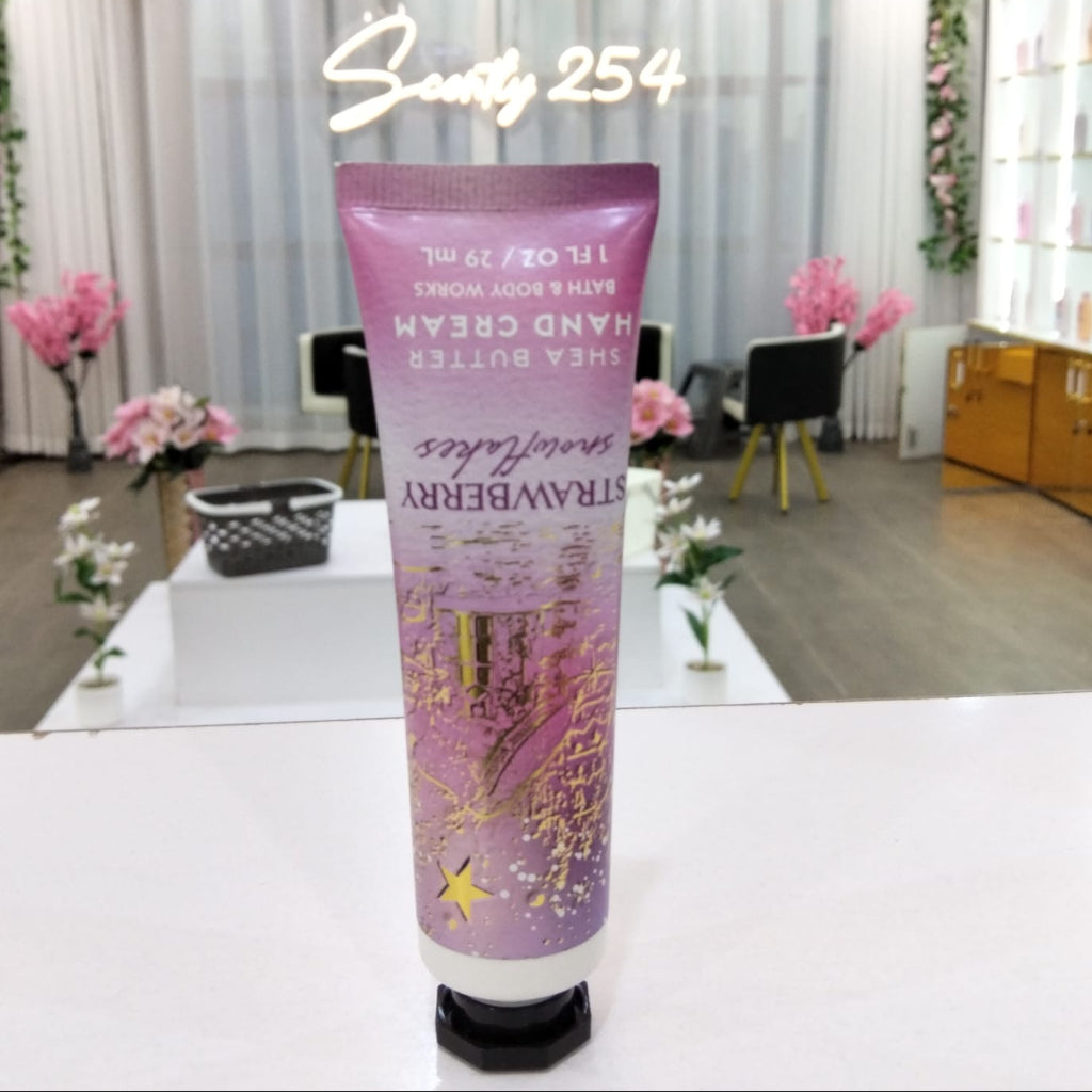 Bath & Body Works Strawberry Snowflakes Hand Cream 29ml