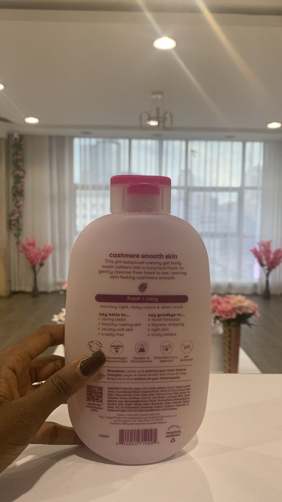 MINOR LEAK - eos Shea Better Cashmere Body Wash – Fresh & Cozy (473 ml)