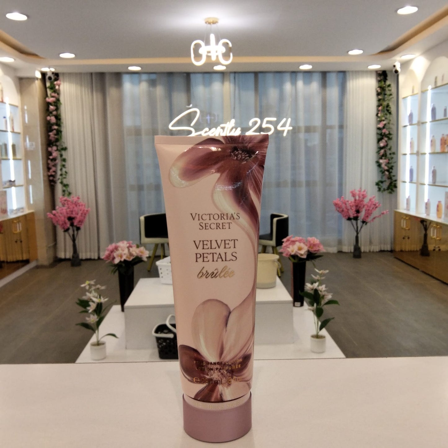 Victoria’s Secret Velvet Petals Brulee Fragrance Lotion 236ml