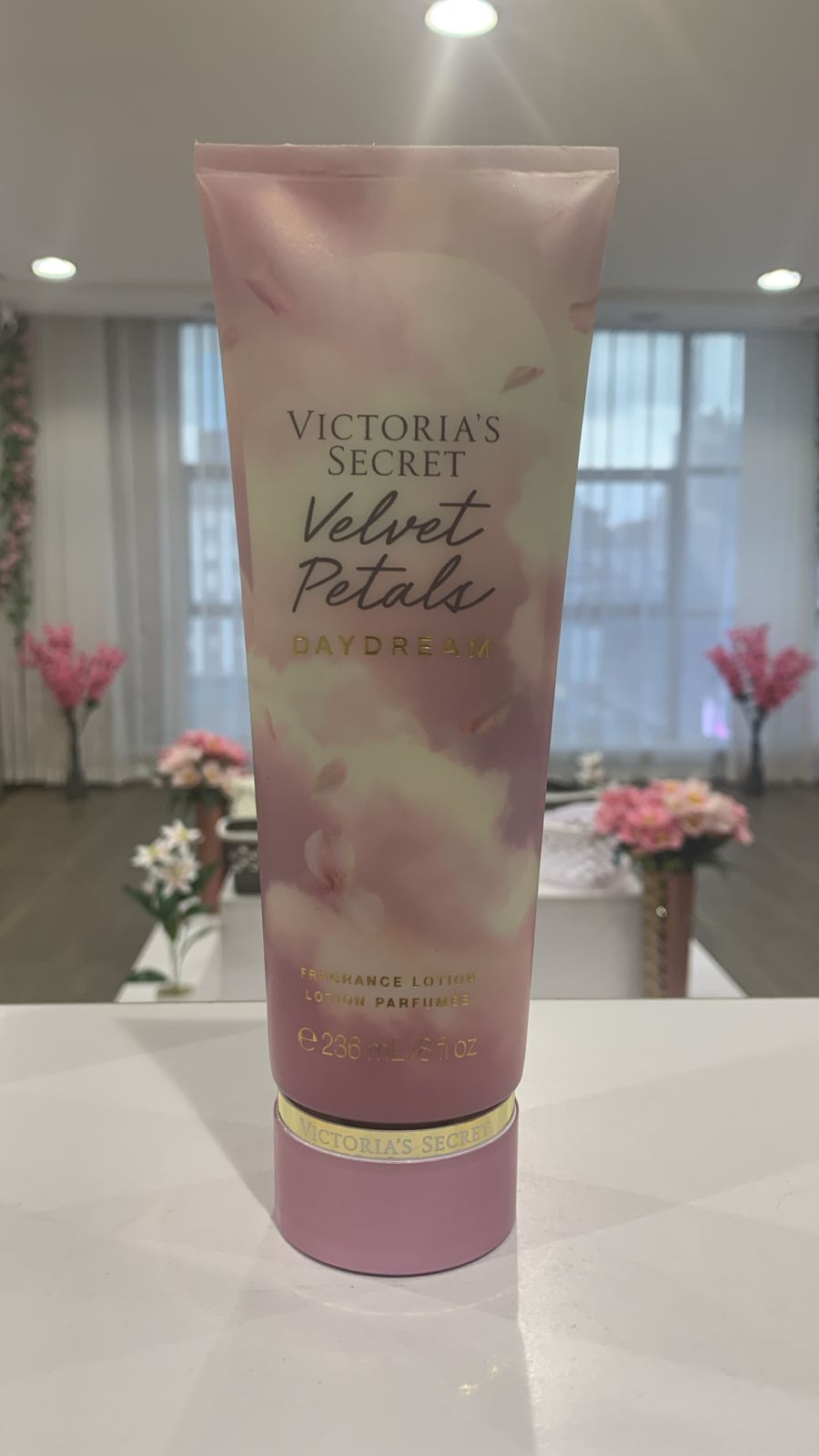 Victoria’s Secret Velvet Petals Daydream Fragrance Lotion 236ml