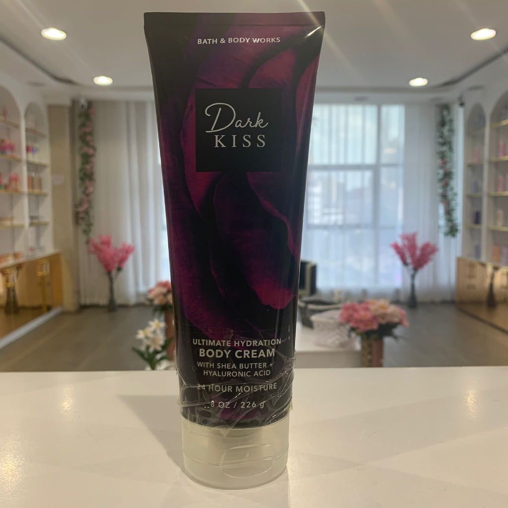 DAMAGED - Bath & Body Works Dark Kiss Body Cream – 226g