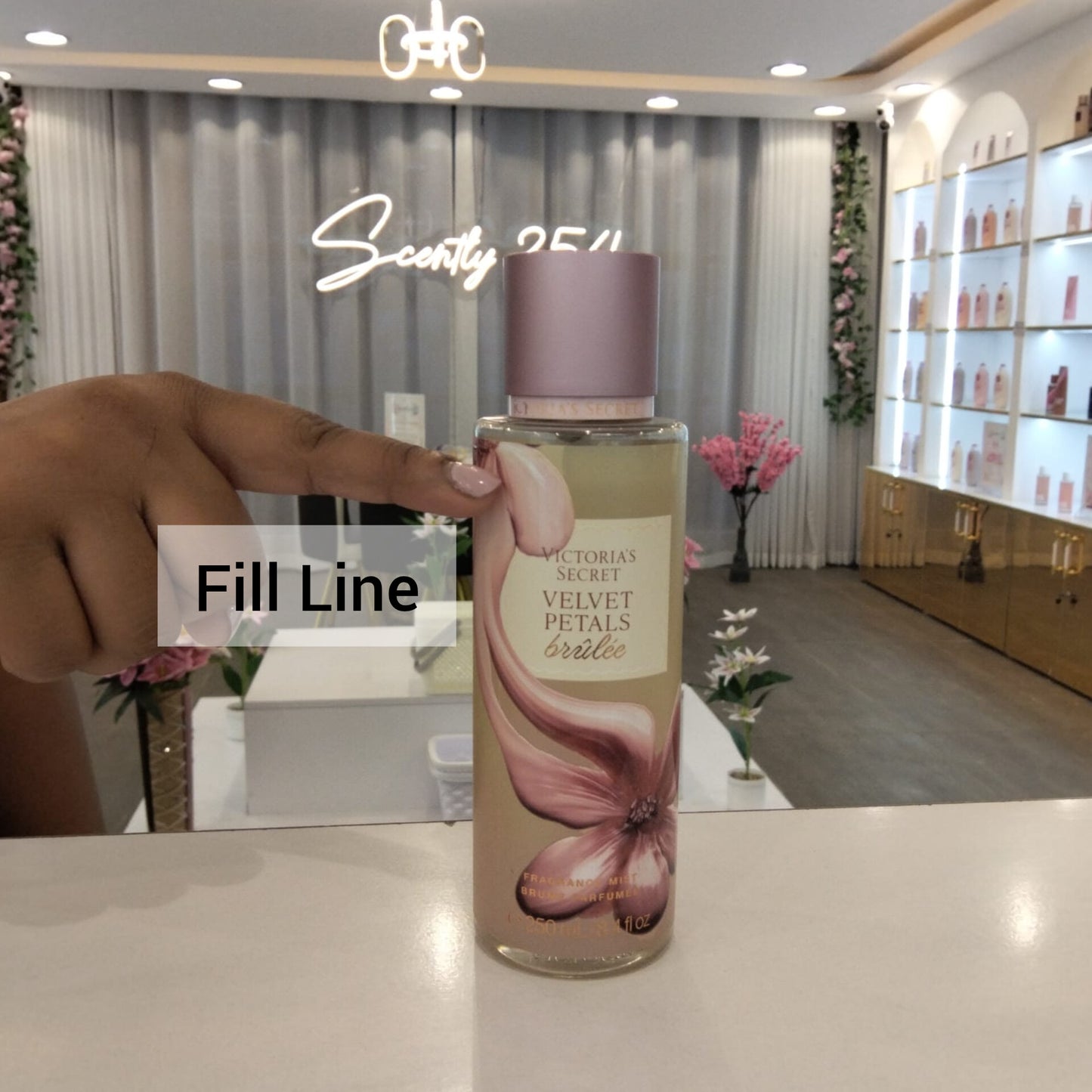 MINOR SPILL & TEAR Victoria's Secret Velvet Petals Brûlée Fragrance Mist – 250ml